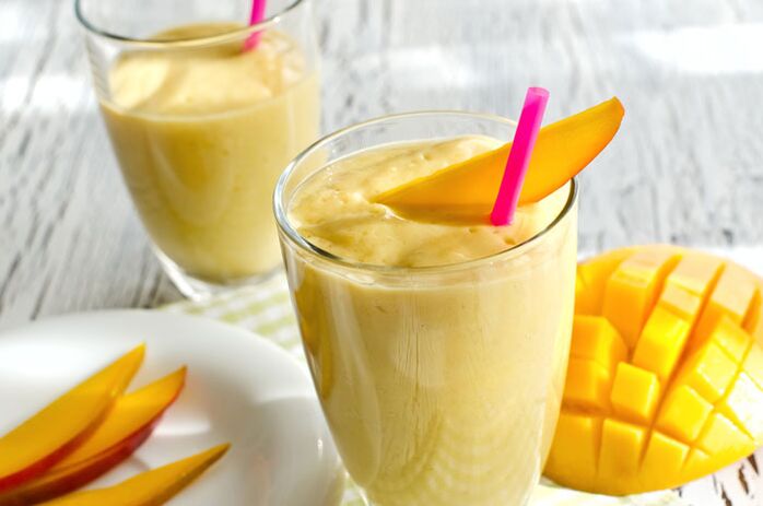 Smoothie mangue, orange et yaourt pour perdre du poids