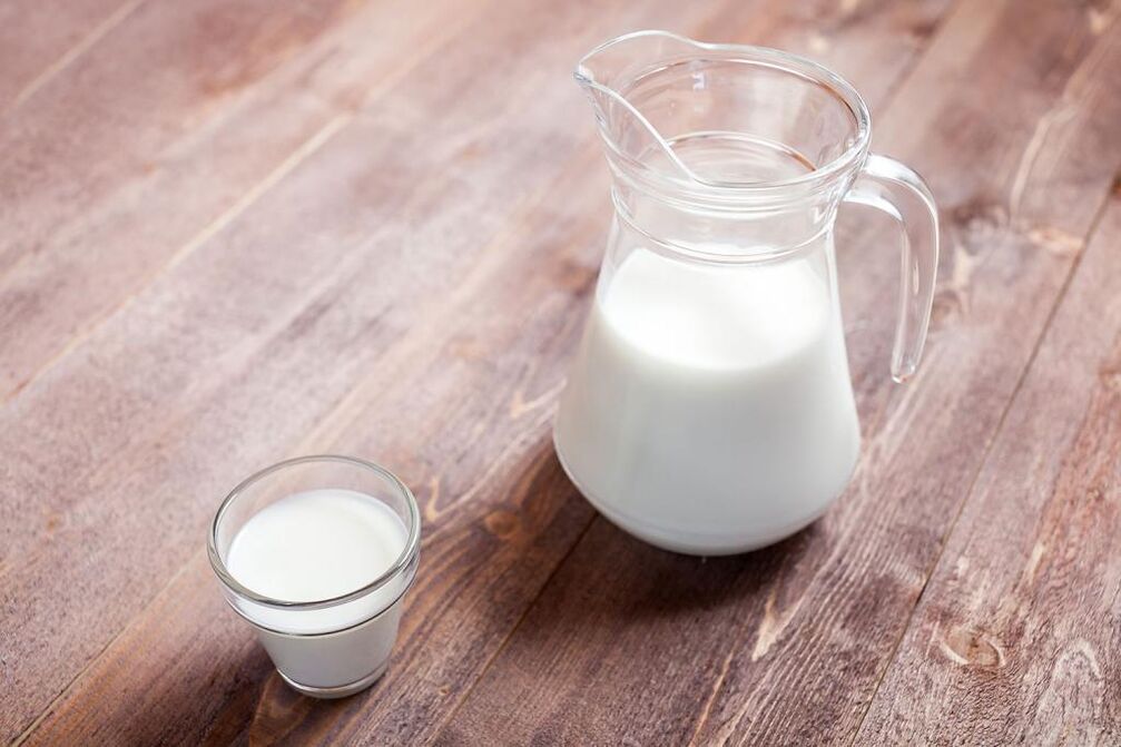 Le régime alimentaire pour les ulcères d'estomac comprend du lait faible en gras